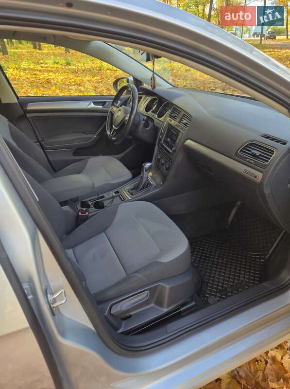 Хэтчбек Volkswagen e-Golf 2016 в Лозовой