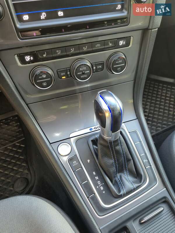 Хэтчбек Volkswagen e-Golf 2016 в Лозовой