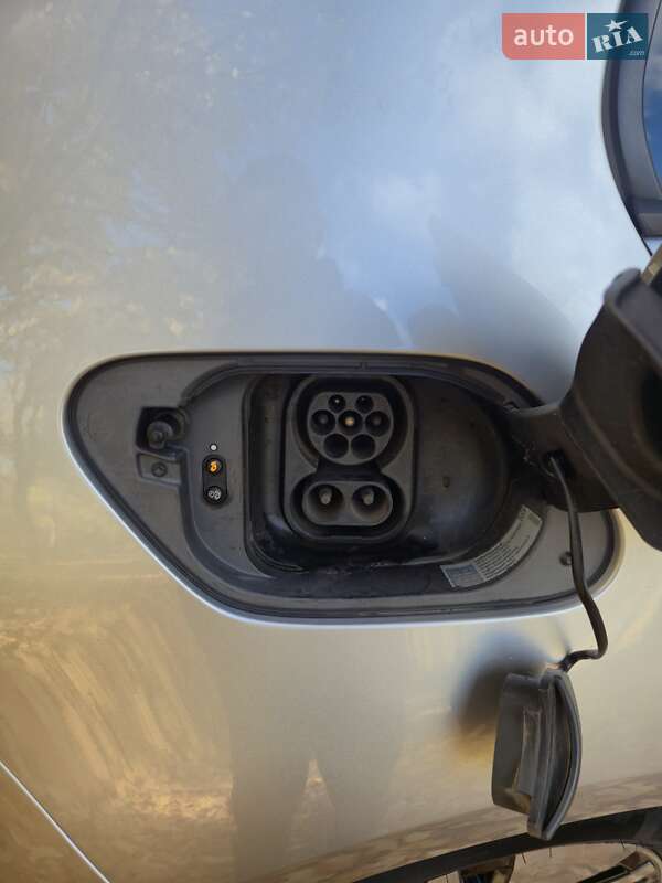 Хэтчбек Volkswagen e-Golf 2016 в Лозовой