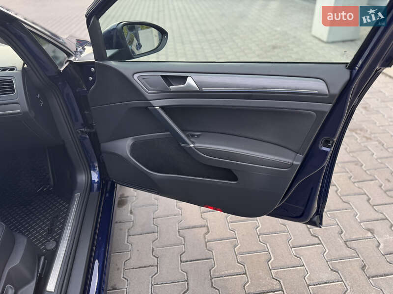 Хэтчбек Volkswagen e-Golf 2019 в Ровно