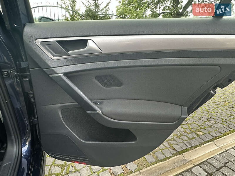 Хэтчбек Volkswagen e-Golf 2015 в Львове