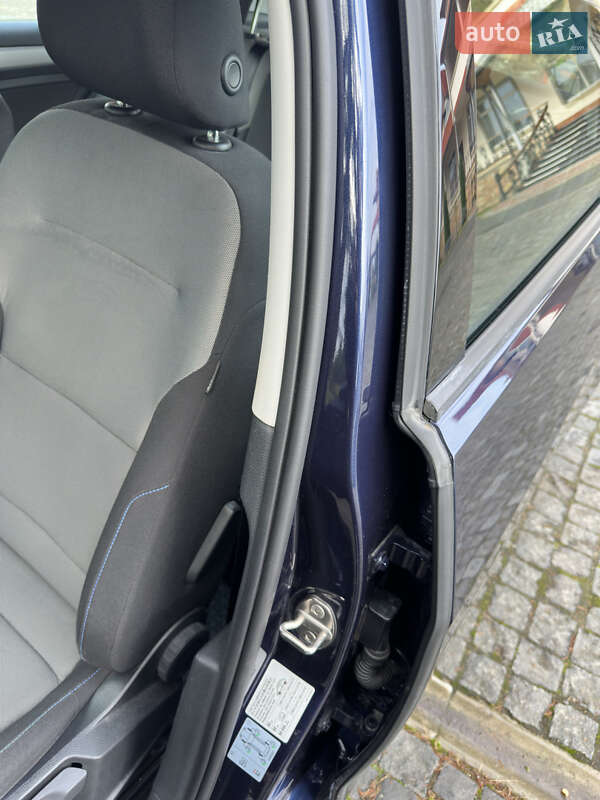 Хэтчбек Volkswagen e-Golf 2015 в Львове