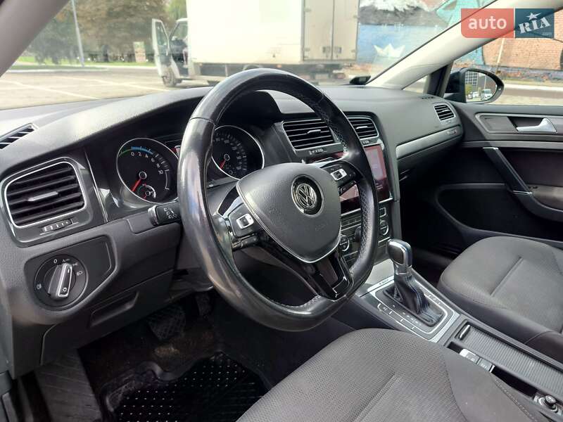 Хетчбек Volkswagen e-Golf 2017 в Луцьку