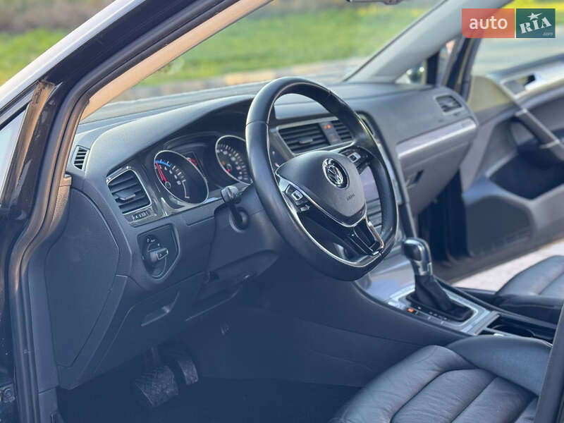 Хэтчбек Volkswagen e-Golf 2016 в Львове