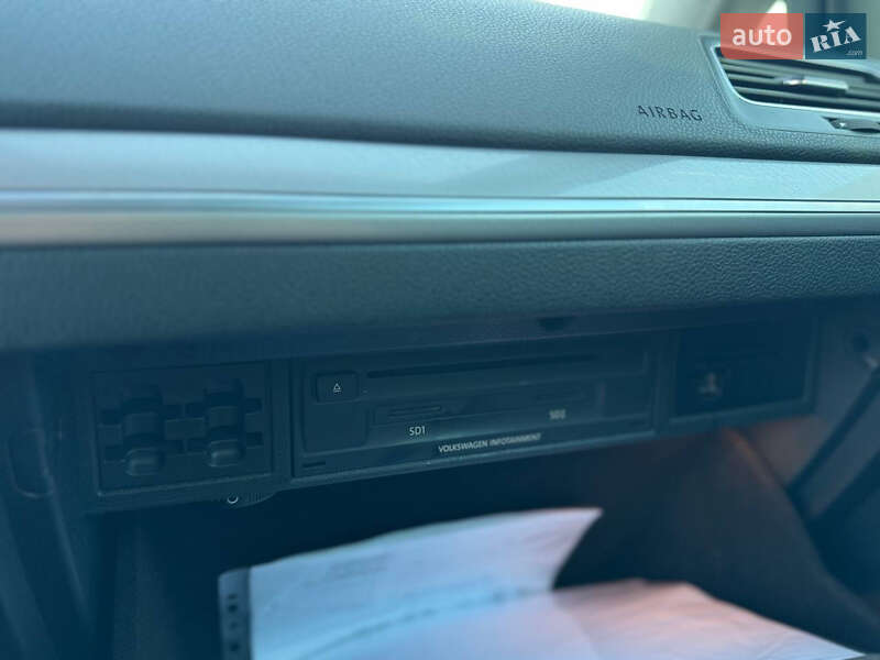 Хэтчбек Volkswagen e-Golf 2016 в Львове