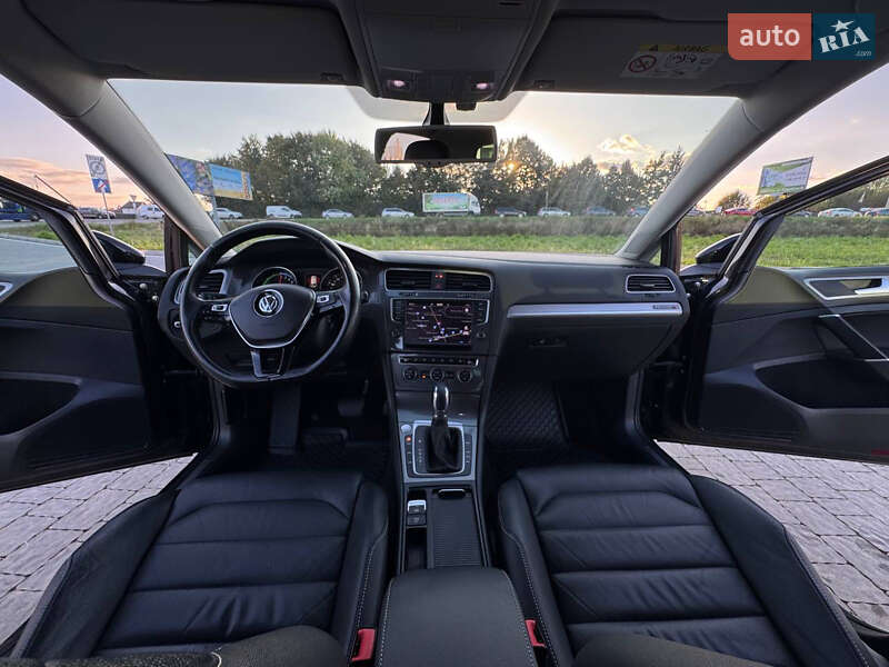 Хэтчбек Volkswagen e-Golf 2016 в Львове