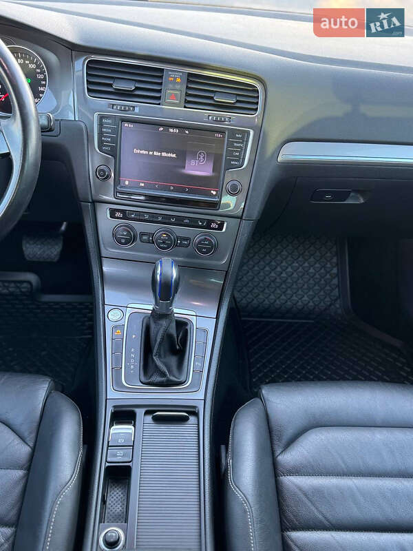 Хэтчбек Volkswagen e-Golf 2016 в Львове