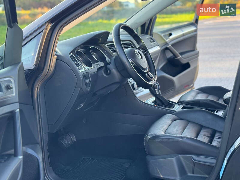 Хэтчбек Volkswagen e-Golf 2016 в Львове