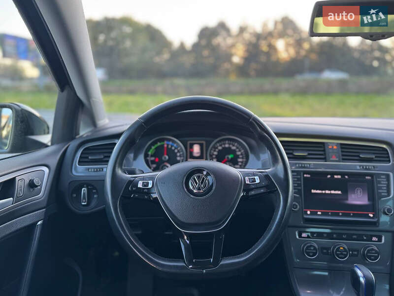 Хэтчбек Volkswagen e-Golf 2016 в Львове