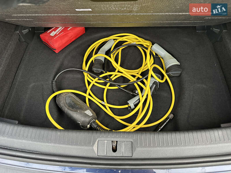 Хетчбек Volkswagen e-Golf 2015 в Рівному