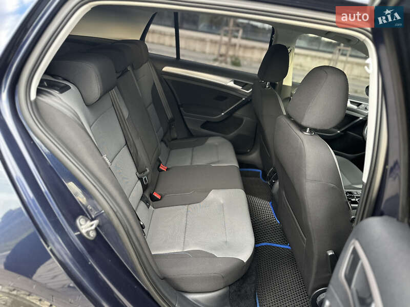 Хетчбек Volkswagen e-Golf 2015 в Рівному