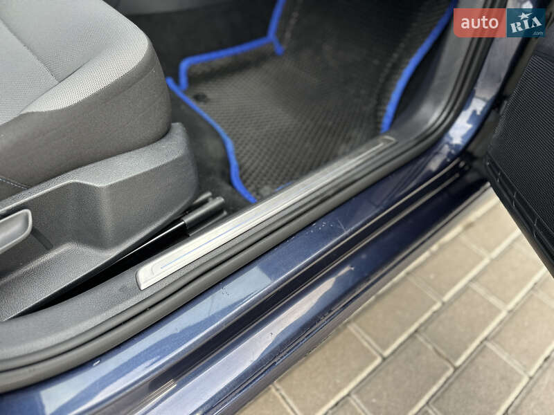 Хетчбек Volkswagen e-Golf 2015 в Рівному