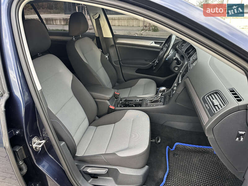 Хетчбек Volkswagen e-Golf 2015 в Рівному