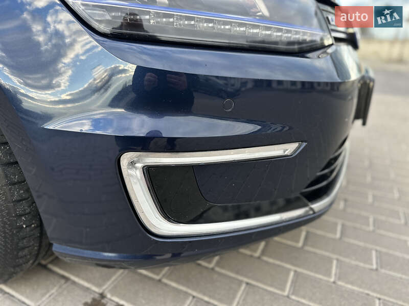 Хетчбек Volkswagen e-Golf 2015 в Рівному