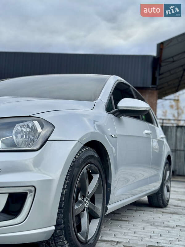 Хэтчбек Volkswagen e-Golf 2015 в Черновцах