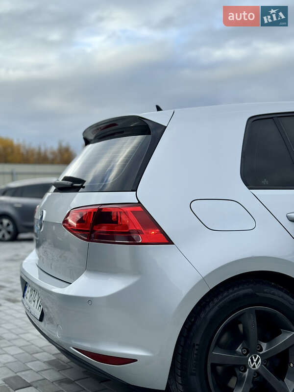 Хэтчбек Volkswagen e-Golf 2015 в Черновцах