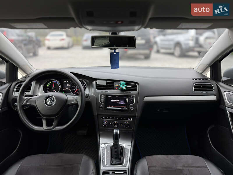 Хэтчбек Volkswagen e-Golf 2015 в Черновцах