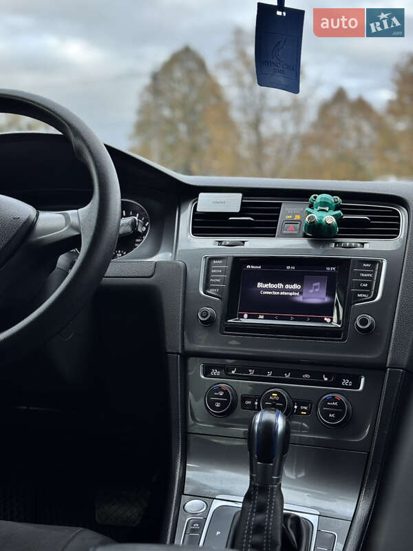 Хэтчбек Volkswagen e-Golf 2015 в Черновцах