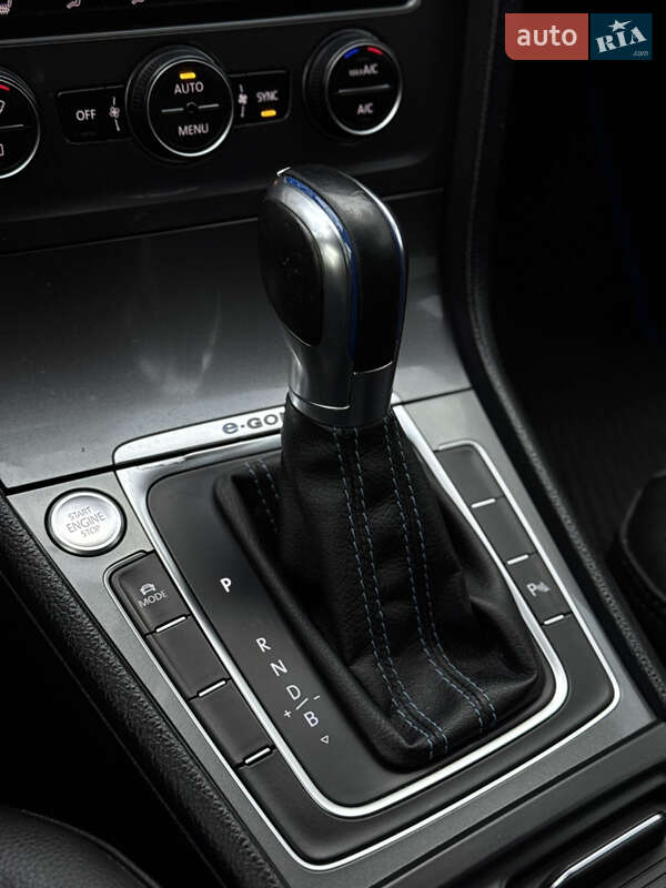 Хэтчбек Volkswagen e-Golf 2015 в Черновцах