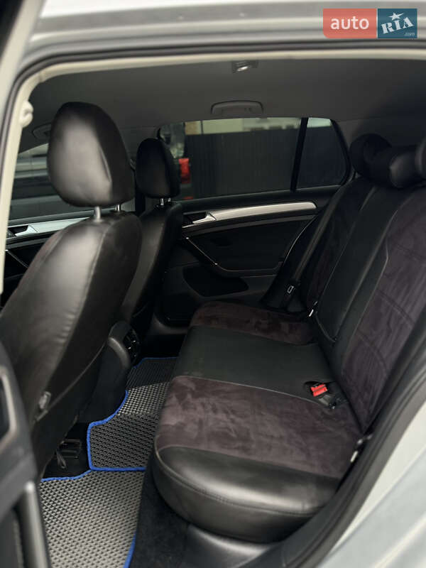 Хэтчбек Volkswagen e-Golf 2015 в Черновцах