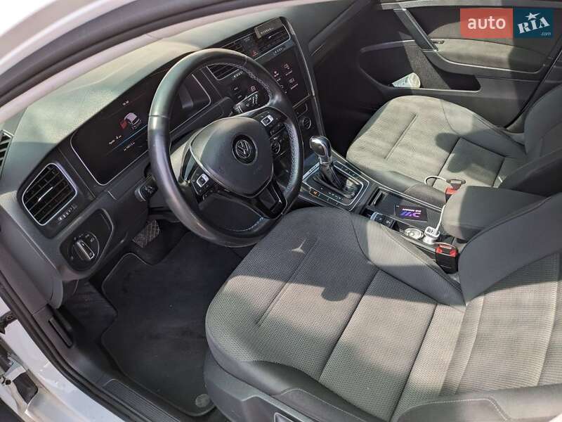 Хэтчбек Volkswagen e-Golf 2017 в Кривом Роге