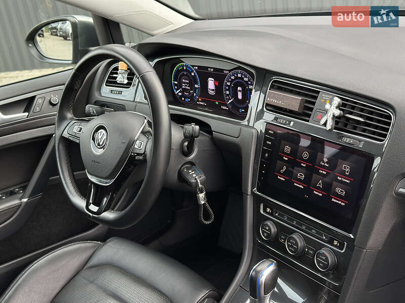 Хэтчбек Volkswagen e-Golf 2019 в Ужгороде
