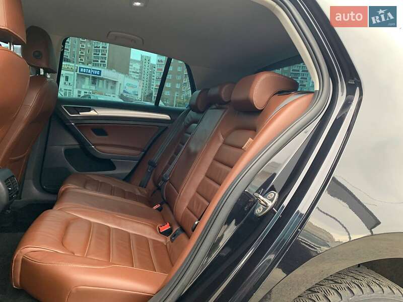 Хэтчбек Volkswagen e-Golf 2016 в Киеве