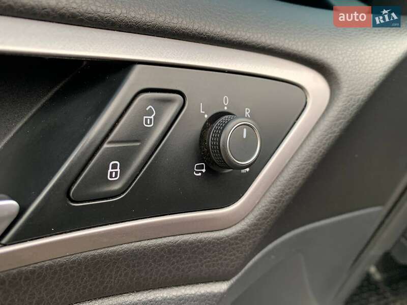 Хэтчбек Volkswagen e-Golf 2016 в Киеве