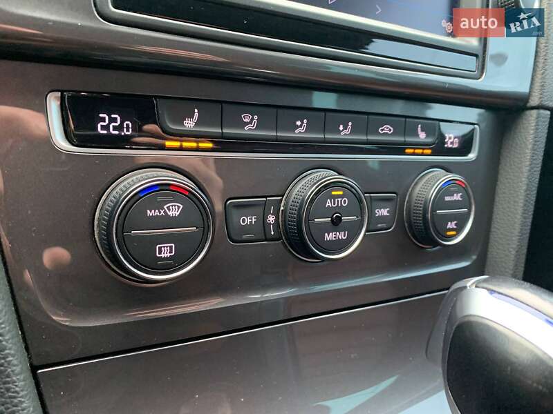 Хэтчбек Volkswagen e-Golf 2016 в Киеве