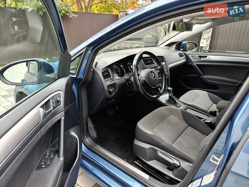 Хэтчбек Volkswagen e-Golf 2015 в Ивано-Франковске