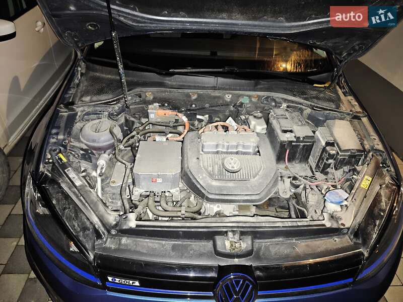 Хэтчбек Volkswagen e-Golf 2015 в Ивано-Франковске