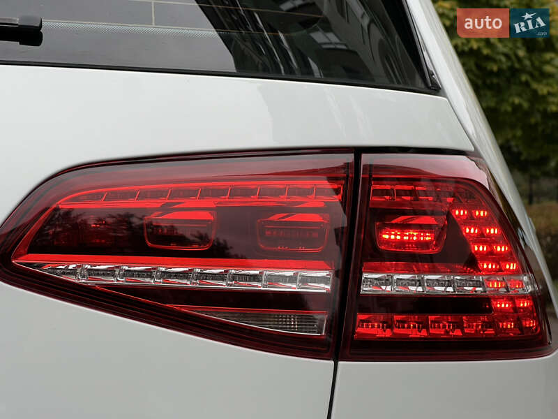 Хетчбек Volkswagen e-Golf 2015 в Івано-Франківську