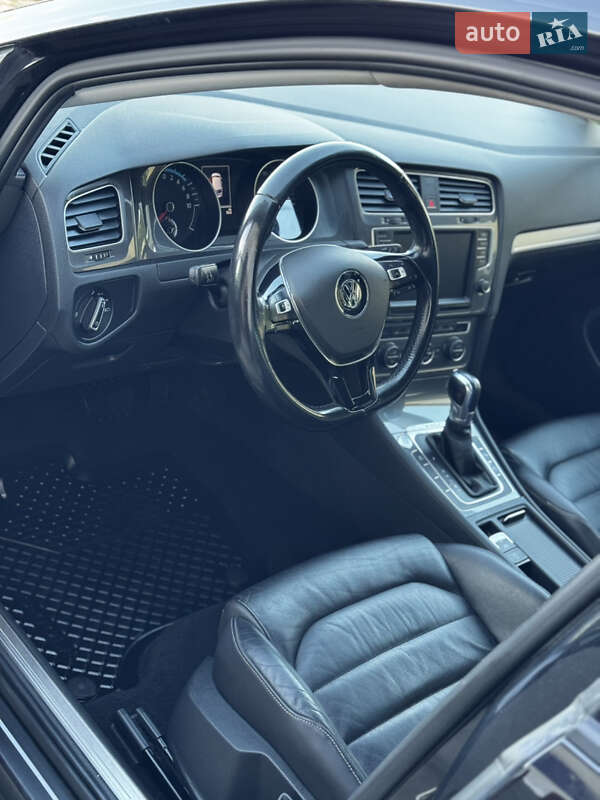 Хэтчбек Volkswagen e-Golf 2016 в Дрогобыче фото 35 Хэтчбек Volkswagen e-Golf 2016 в Дрогобыче