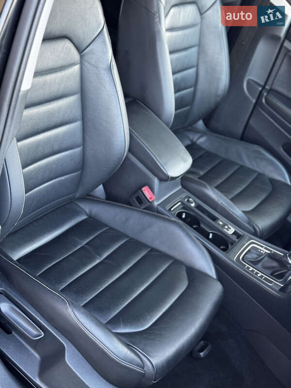 Хэтчбек Volkswagen e-Golf 2016 в Дрогобыче фото 58 Хэтчбек Volkswagen e-Golf 2016 в Дрогобыче