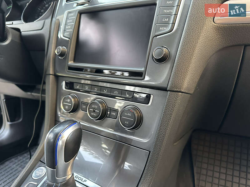 Хетчбек Volkswagen e-Golf 2015 в Кам'янець-Подільському