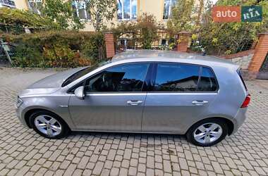 Хэтчбек Volkswagen e-Golf 2017 в 