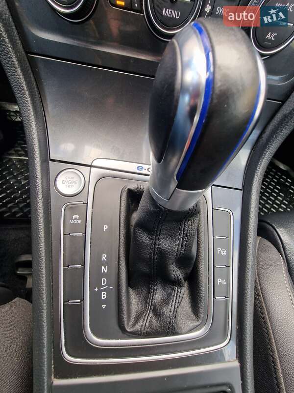 Хэтчбек Volkswagen e-Golf 2017 в Львове фото 41 Хэтчбек Volkswagen e-Golf 2017 в Львове