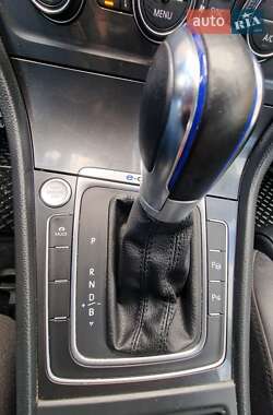 Хэтчбек Volkswagen e-Golf 2017 в 