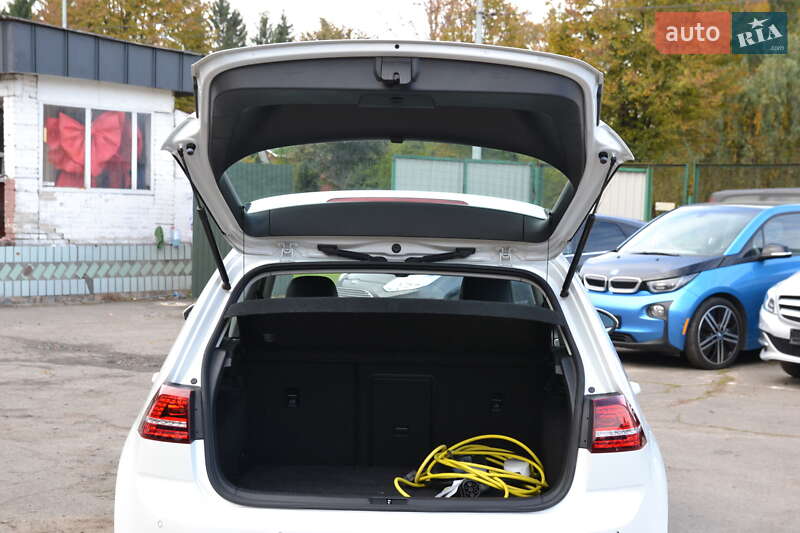 Хэтчбек Volkswagen e-Golf 2015 в Луцке фото 18 Хэтчбек Volkswagen e-Golf 2015 в Луцке