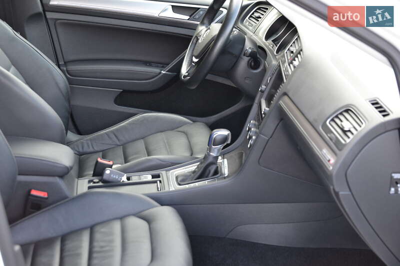 Хэтчбек Volkswagen e-Golf 2015 в Луцке фото 22 Хэтчбек Volkswagen e-Golf 2015 в Луцке