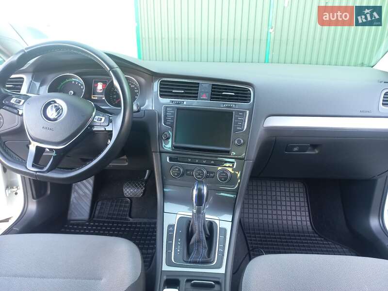 Хетчбек Volkswagen e-Golf 2015 в Шептицькому