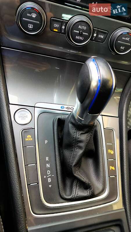 Хэтчбек Volkswagen e-Golf 2016 в Дублянах