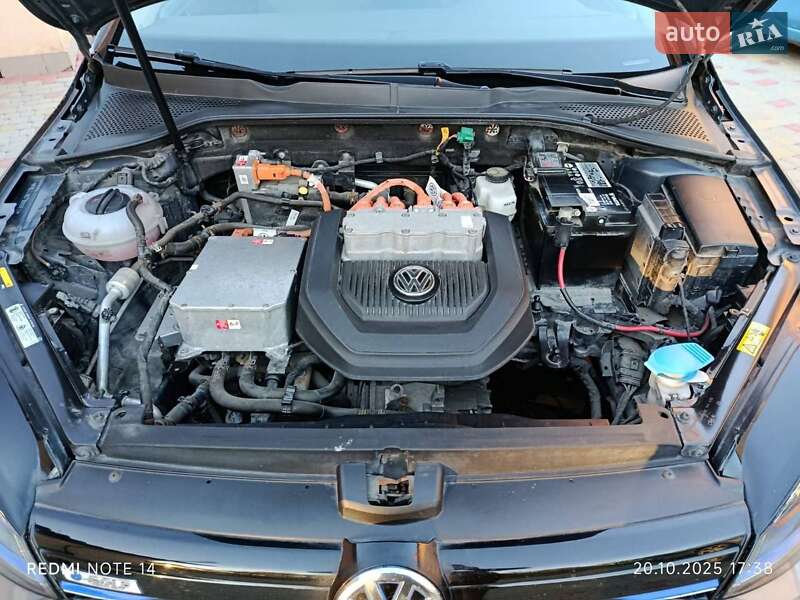 Хэтчбек Volkswagen e-Golf 2015 в Ивано-Франковске