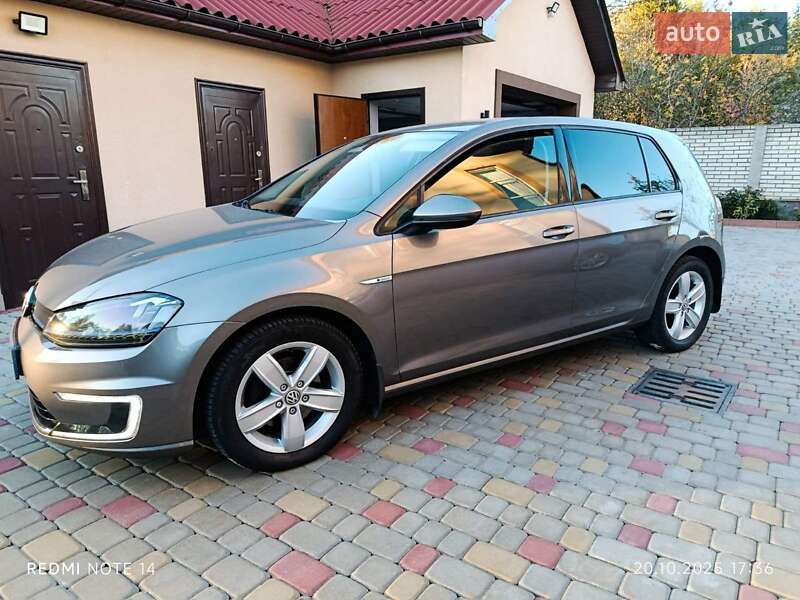 Хэтчбек Volkswagen e-Golf 2015 в Ивано-Франковске
