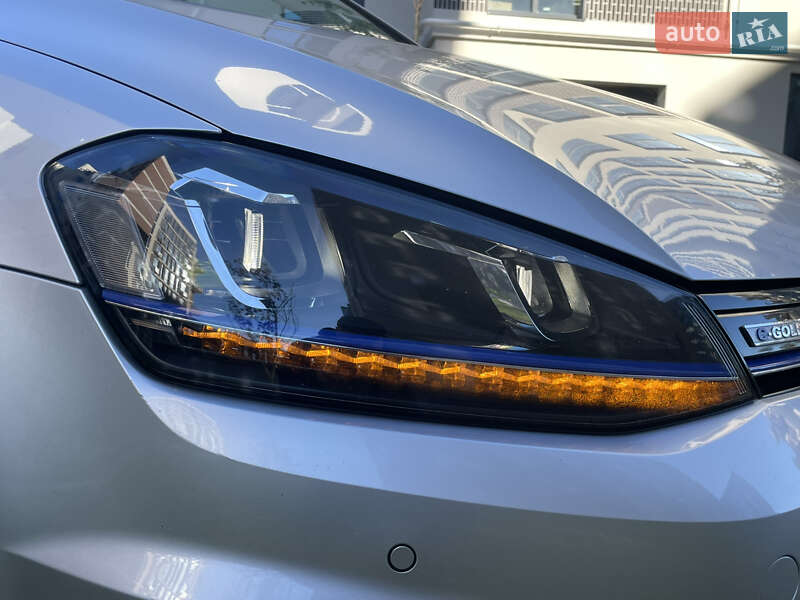 Хетчбек Volkswagen e-Golf 2015 в Львові