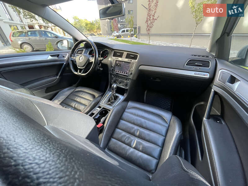 Хетчбек Volkswagen e-Golf 2015 в Львові