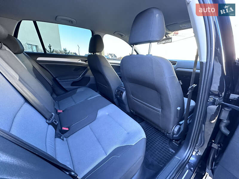 Хэтчбек Volkswagen e-Golf 2015 в Луцке фото 16 Хэтчбек Volkswagen e-Golf 2015 в Луцке