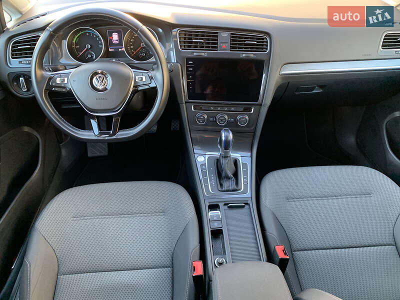 Хетчбек Volkswagen e-Golf 2018 в Рівному фото 35 Хетчбек Volkswagen e-Golf 2018 в Рівному