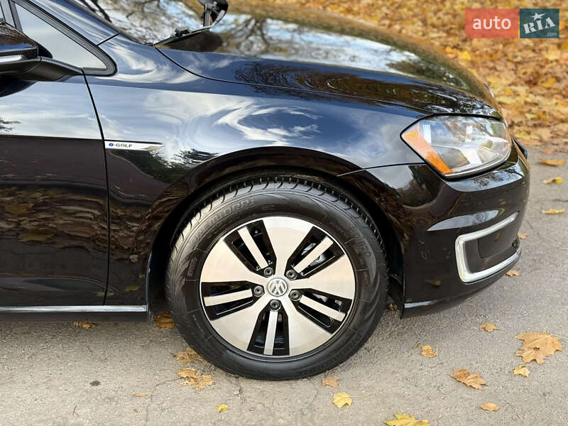 Хэтчбек Volkswagen e-Golf 2015 в Кропивницком