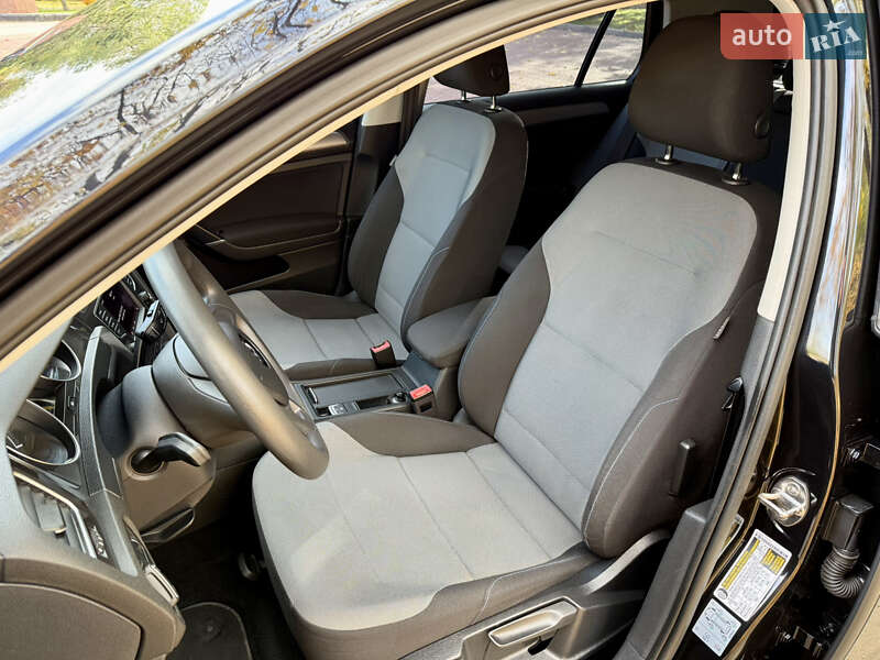 Хэтчбек Volkswagen e-Golf 2015 в Кропивницком